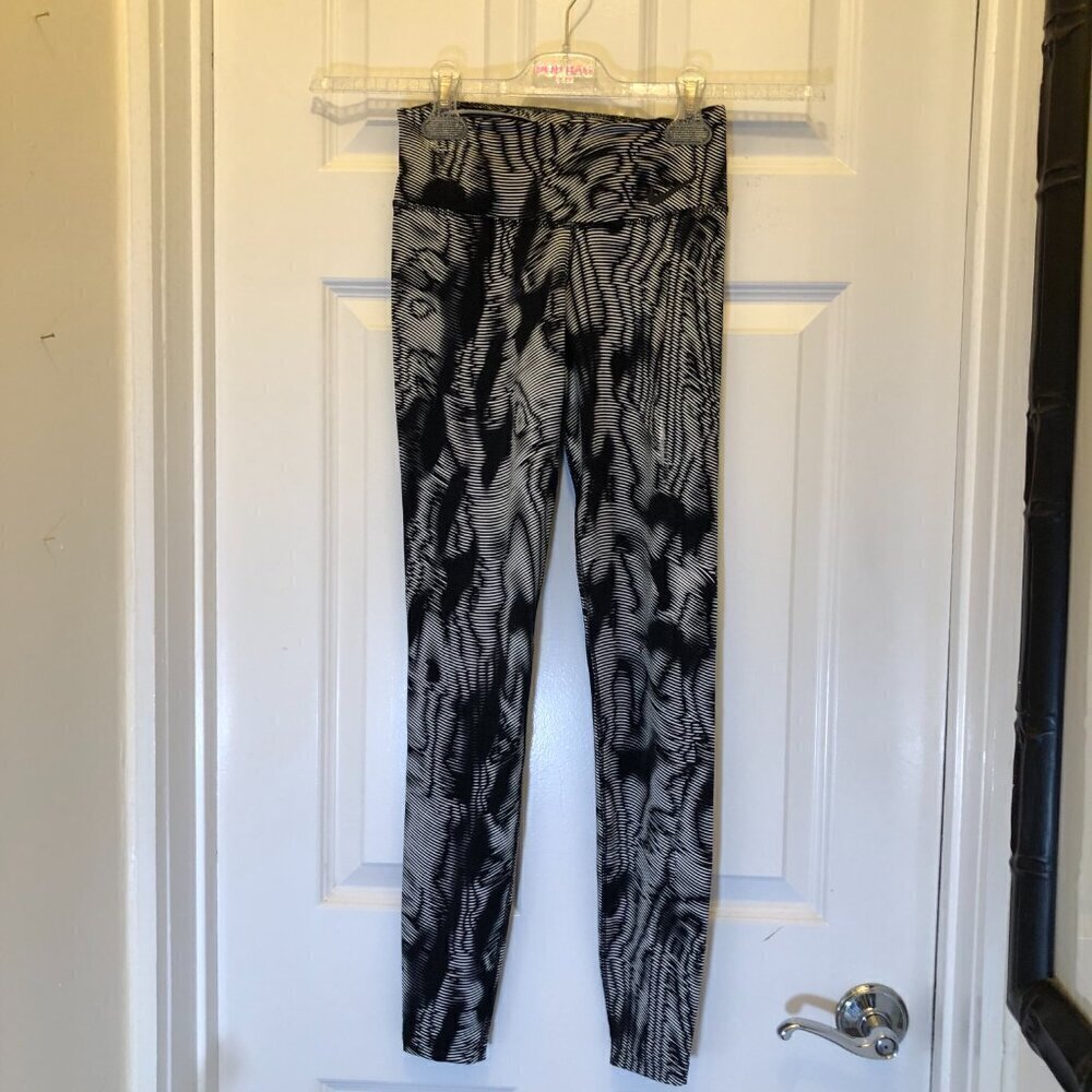 Nike Women's Legendary Waves' Dri-fit Training Capris Size XS EUC - Picture 4 of 9